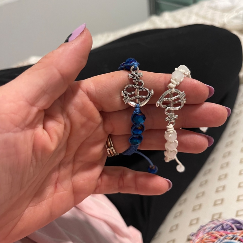 Bracelets - Picture 3 of 8